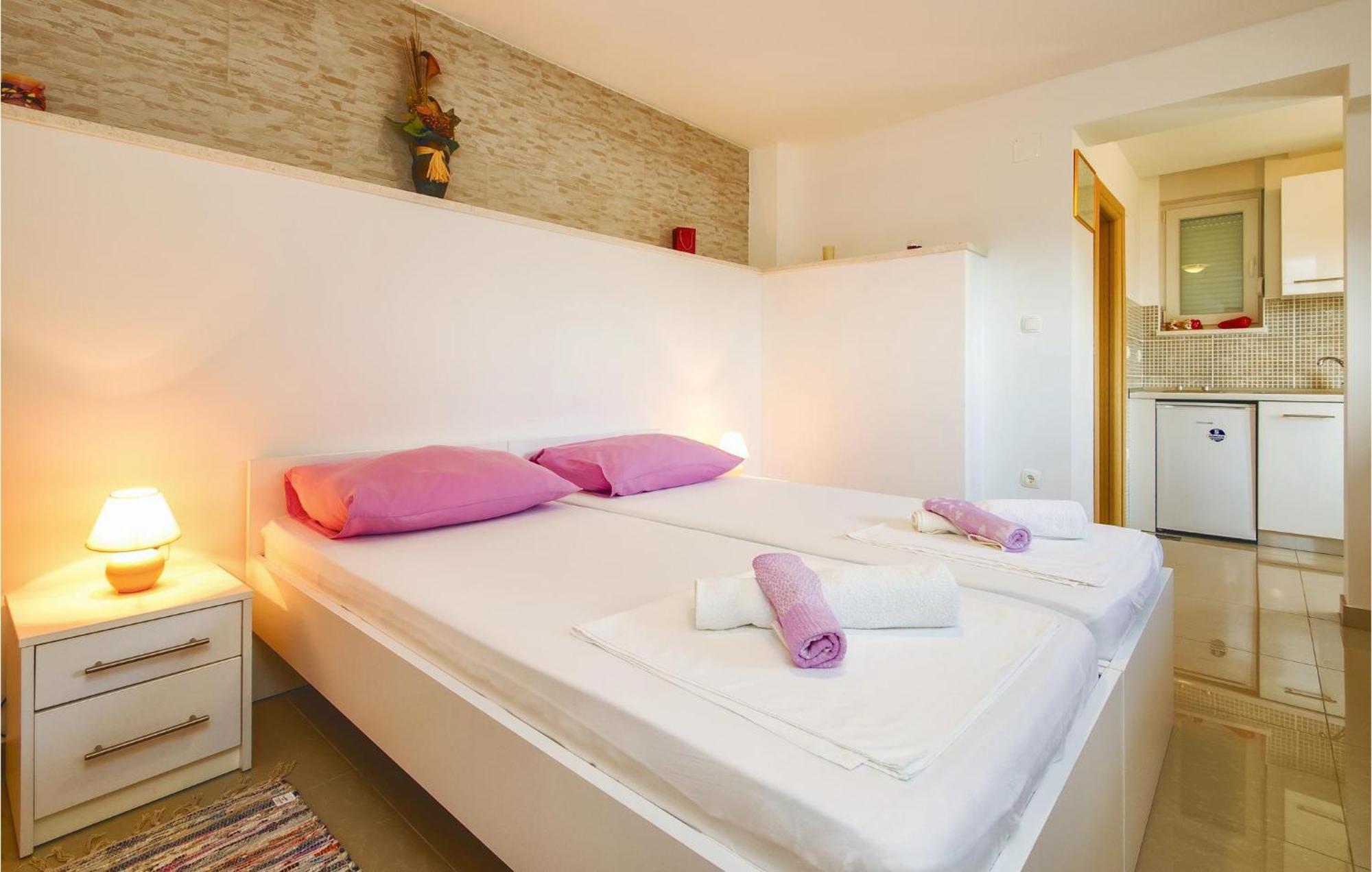 Nice Apartment In Mali Rat With Wifi Sumpetar Exterior foto