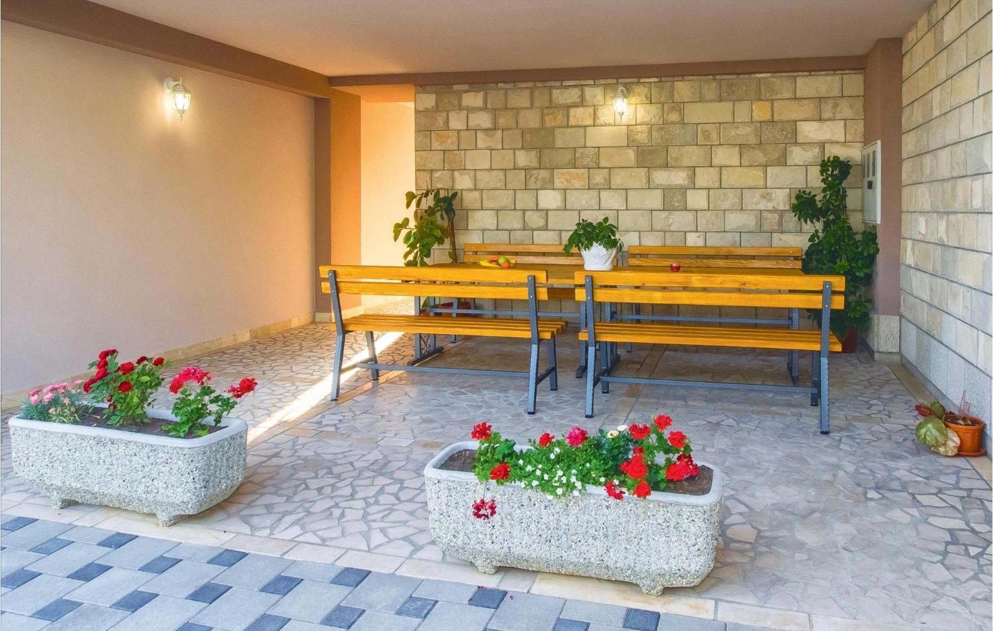 Nice Apartment In Mali Rat With Wifi Sumpetar Exterior foto